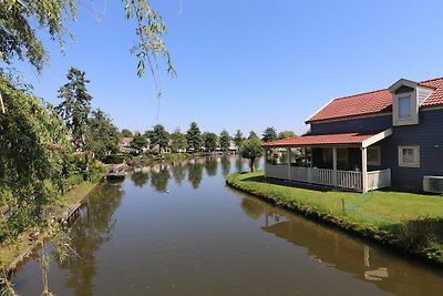 Gemütliches Ferienhaus am Wasser mit Garten