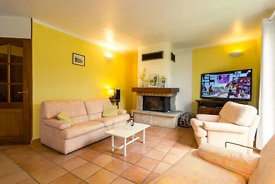 Casa Vacanze a Noves con Piscina