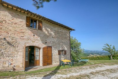 Appartamento in agriturismo con piscina e tan...