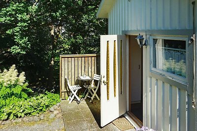 5 person holiday home in KÄLLÖ-KNIPPLA