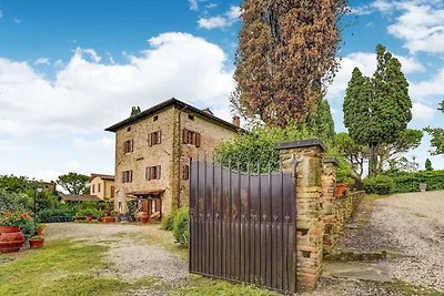 Großräumiges Ferienhaus mit Swimmingpool in L...