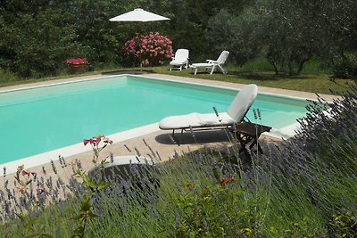 Caratteristico cottage con piscina privata