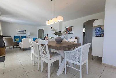 Moderna villa con piscina privata a Camplong