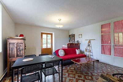 Charmantes Ferienhaus in Bourg-le-Comte in de...