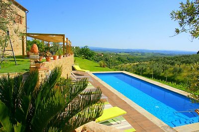 Beautiful Holiday Home in Vinci with Swimming...