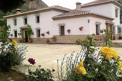 Luxuriöse Villa in Loja mit Swimmingpool