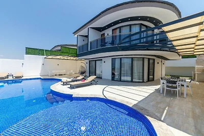 Villa in Kalkan mit Schwimmbecken