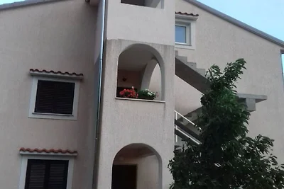Studio Apartment with Terrace Leona