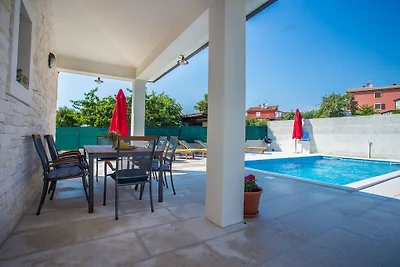 Stilvolles Ferienhaus in Brtonigla mit Pool