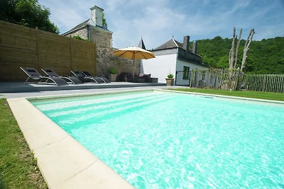 Modern Mansion zu Hastire par Del mat Pool