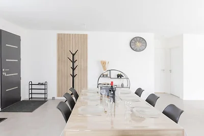 Comfortable Single-Storey House by the Beach