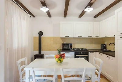 Ferienhaus in Pjescana Uvala in Strandnähe