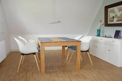 "Meeuw onder een rieten dak"
