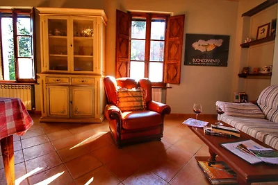 Moderno agriturismo con piscina a Montalcino