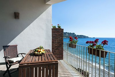 Modernes Apartment in Taormina mit Terrasse