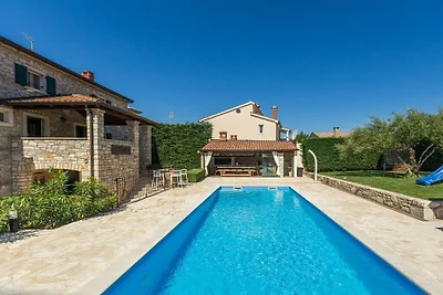 Villa en Labincă con piscina