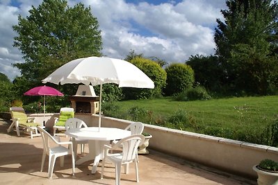 Traditionelles Haus mit Garten in Dampsmesnil