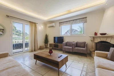Villa tradizionale a Kypseli con piscina