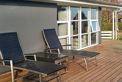 Gerestaureerd zomerhuis in Hejlsminde -- By T...