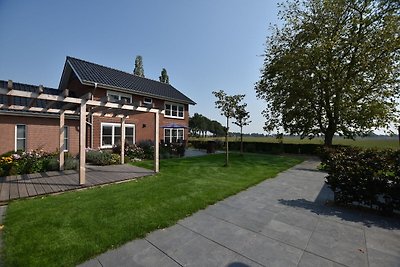 Luxe villa in de Achterhoek met sauna en hot...