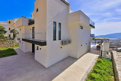Villa in Kalkan mit Schwimmbecken