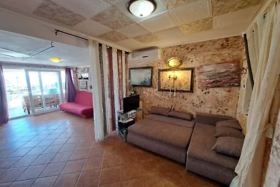 Beautiful Unique Family Villa Emily - Five Be...