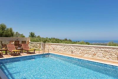Villa auf Kreta mit Pool und Bergblick