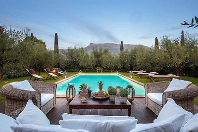 Villa in Camaiore met zwembad en Toscaanse...