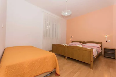 Apartments Mastelić - Three Bedroom Apartment...