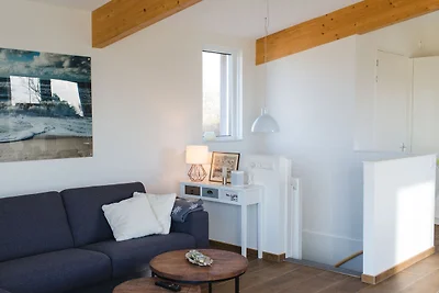 Moderne Villa mit Blick auf den Veere-See