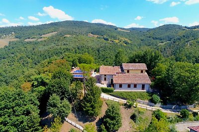 Landhaus in Marche mit Garten und Waldblick