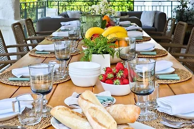 Villa in Valbonne met zwembad en sportvelden