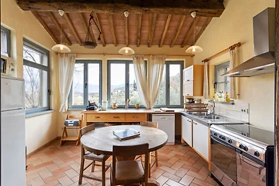 Spaziosa villa per vacanze con piscina