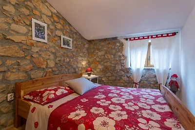 Ferienhaus in Polje mit Garten