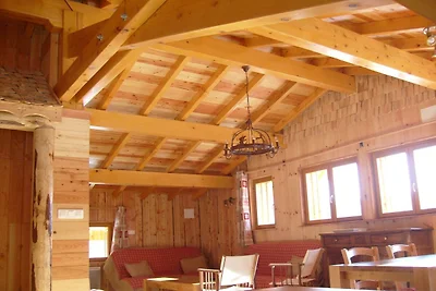 Chalet mit Skifahren und Reiten in der Nähe