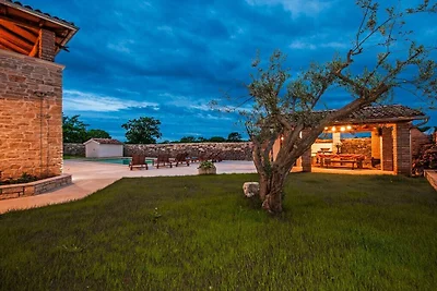 Villa in Krmed mit Schwimmbecken