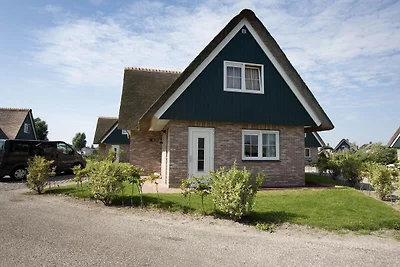 Freistehende, geräumige Strandvilla für 8...