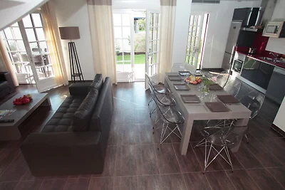 Schöne Villa im baskischen Stil in Meeresnähe