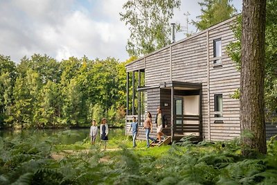 Huis aan het meer in de natuur van Belvilla