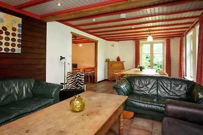 Schönes Ferienhaus in Reusel mit Kamin
