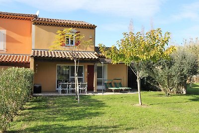 Gemütliches Ferienhaus in Arles mit Pool