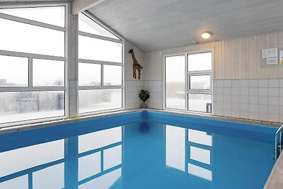 Luxuriose Hutte mit Pool and Sauna-By Traum
