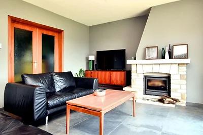 Modernes Ferienhaus in Flobecq mit Garten