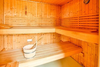 Uriges Ferienhaus mit Sauna und Jacuzzi