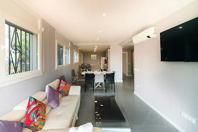 Villa in Roses mit Pool und Blick auf die...