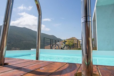 Schöne Villa in Sivota mit Swimmingpool