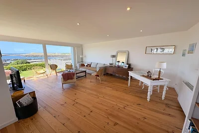 Strandvilla mit Panoramablick aufs Meer