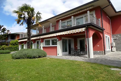 Villa a Barasso vicino al centro