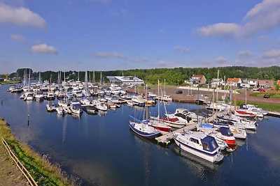 Apartment am Wasser mit Terrasse