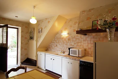 Idyllisches Cottage mit Terrasse in Roziers